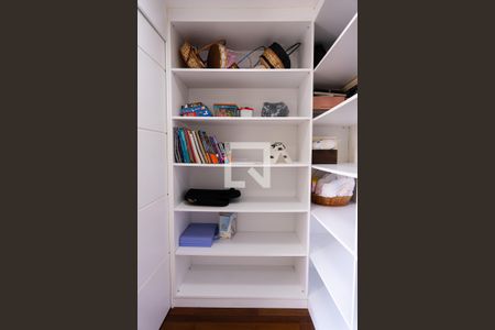 Casa à venda com 148m², 3 quartos e 2 vagas Casa à venda com 148m², 3 quartos e 2 vagasEscritório