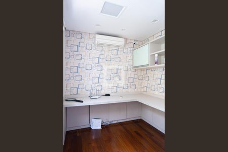 Casa à venda com 148m², 3 quartos e 2 vagas Casa à venda com 148m², 3 quartos e 2 vagasEscritório