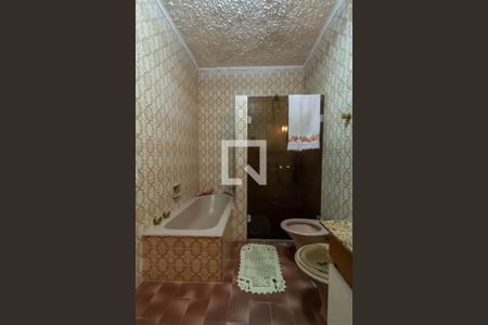 Casa à venda com 291m², 3 quartos e 6 vagas Casa à venda com 291m², 3 quartos e 6 vagasBanheiro da Suíte