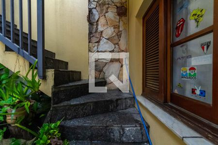 Casa à venda com 291m², 3 quartos e 6 vagas Casa à venda com 291m², 3 quartos e 6 vagasEscada