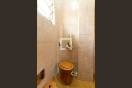 Casa à venda com 291m², 3 quartos e 6 vagas Casa à venda com 291m², 3 quartos e 6 vagasBanheiro de Serviço