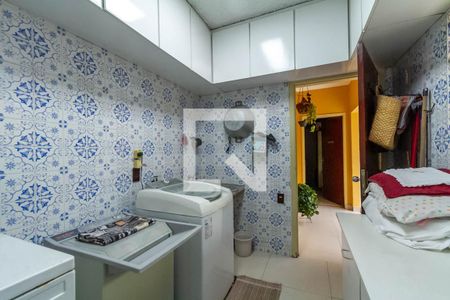 Casa à venda com 291m², 3 quartos e 6 vagas Casa à venda com 291m², 3 quartos e 6 vagasÁrea de Serviço