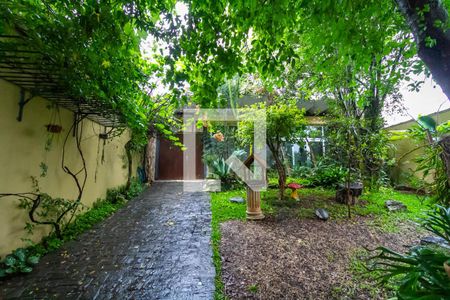 Casa à venda com 291m², 3 quartos e 6 vagas Casa à venda com 291m², 3 quartos e 6 vagasJardim