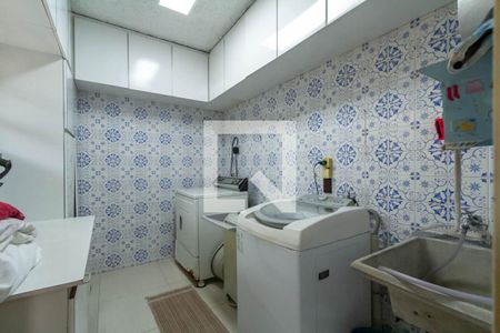 Casa à venda com 291m², 3 quartos e 6 vagas Casa à venda com 291m², 3 quartos e 6 vagasÁrea de Serviço