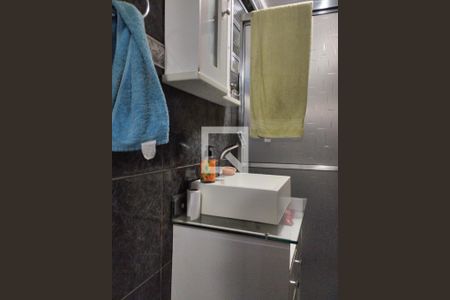 Casa à venda com 70m², 2 quartos e 2 vagasBanheiro 1