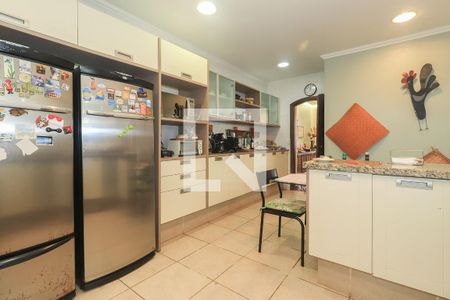 Casa à venda com 300m², 4 quartos e 2 vagas Casa à venda com 300m², 4 quartos e 2 vagasCozinha