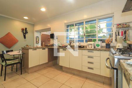 Casa à venda com 300m², 4 quartos e 2 vagas Casa à venda com 300m², 4 quartos e 2 vagasCozinha