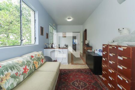 Casa à venda com 300m², 4 quartos e 2 vagas Casa à venda com 300m², 4 quartos e 2 vagasCorredor