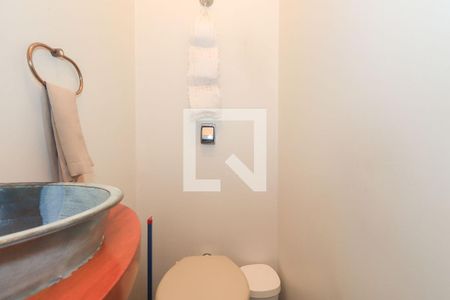 Casa à venda com 300m², 4 quartos e 2 vagas Casa à venda com 300m², 4 quartos e 2 vagasLavabo