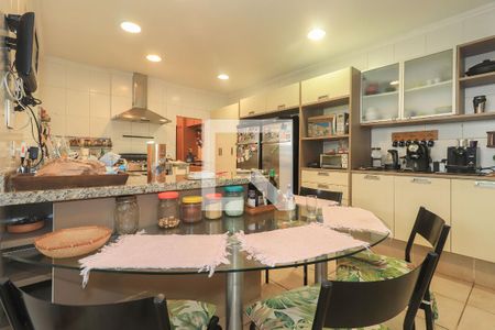 Casa à venda com 300m², 4 quartos e 2 vagas Casa à venda com 300m², 4 quartos e 2 vagasCozinha