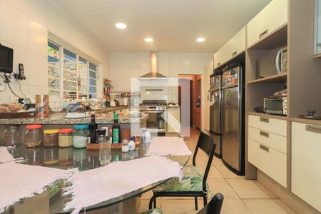 Casa à venda com 300m², 4 quartos e 2 vagas Casa à venda com 300m², 4 quartos e 2 vagasCozinha