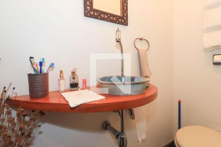 Casa à venda com 300m², 4 quartos e 2 vagas Casa à venda com 300m², 4 quartos e 2 vagasLavabo