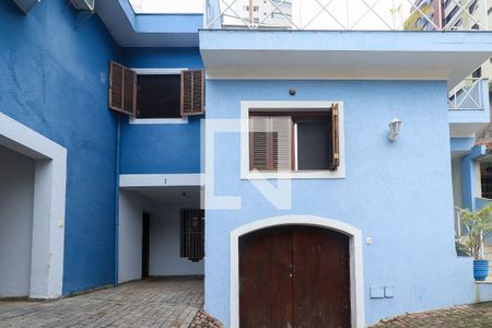 Casa à venda com 300m², 4 quartos e 2 vagas Casa à venda com 300m², 4 quartos e 2 vagasFachada