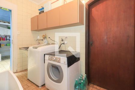 Casa à venda com 300m², 4 quartos e 2 vagas Casa à venda com 300m², 4 quartos e 2 vagasÁrea de Serviço