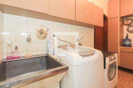 Casa à venda com 300m², 4 quartos e 2 vagas Casa à venda com 300m², 4 quartos e 2 vagasÁrea de Serviço