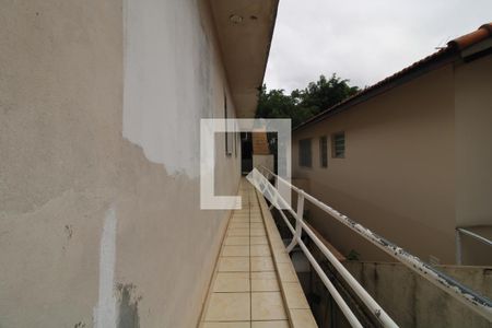 Casa à venda com 178m², 4 quartos e 2 vagasCorredor lateral