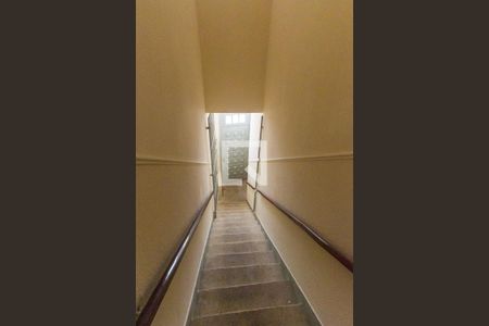 Casa para alugar com 239m², 3 quartos e 2 vagas Casa para alugar com 239m², 3 quartos e 2 vagasEscada