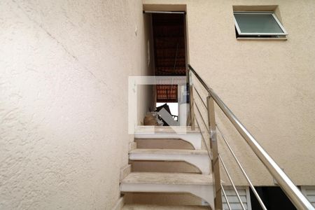 Casa à venda com 350m², 2 quartos e 2 vagasEscada