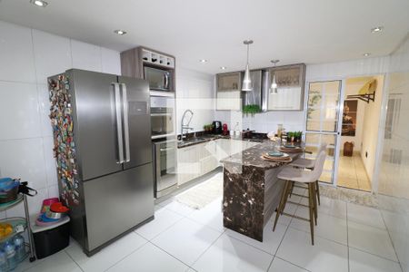 Casa à venda com 350m², 2 quartos e 2 vagasCozinha