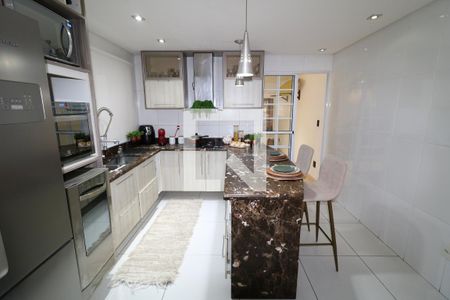 Casa à venda com 350m², 2 quartos e 2 vagasCozinha