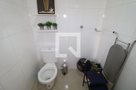 Casa à venda com 350m², 2 quartos e 2 vagasBanheiro da Suíte 2