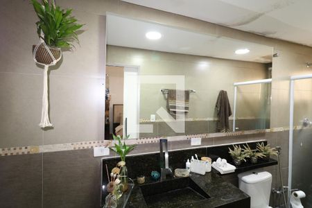 Casa à venda com 350m², 2 quartos e 2 vagasBanheiro da Suíte 1