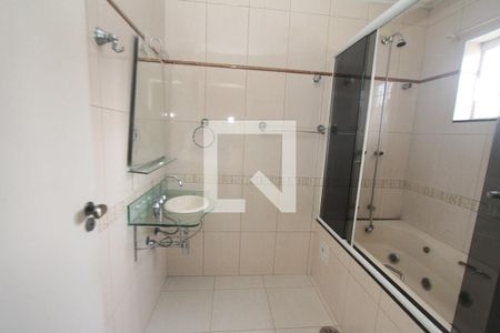 Casa à venda com 160m², 3 quartos e 8 vagasBanheiro da Suite