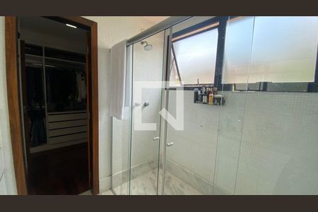 Apartamento à venda com 400m², 4 quartos e 4 vagas Apartamento à venda com 400m², 4 quartos e 4 vagasBanheiro da Suíte 1