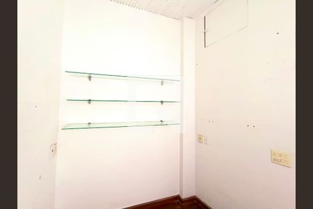 Apartamento à venda com 330m², 4 quartos e 2 vagas Apartamento à venda com 330m², 4 quartos e 2 vagasCômodo escritório