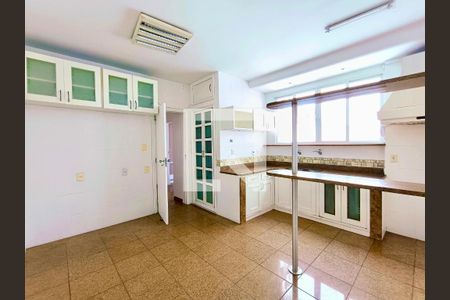 Apartamento à venda com 330m², 4 quartos e 2 vagas Apartamento à venda com 330m², 4 quartos e 2 vagasCopa/ Cozinha