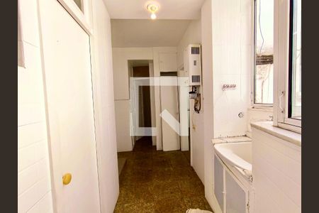 Apartamento à venda com 330m², 4 quartos e 2 vagas Apartamento à venda com 330m², 4 quartos e 2 vagasÁrea serviço