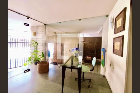 Apartamento à venda com 330m², 4 quartos e 2 vagas Apartamento à venda com 330m², 4 quartos e 2 vagasPortaria