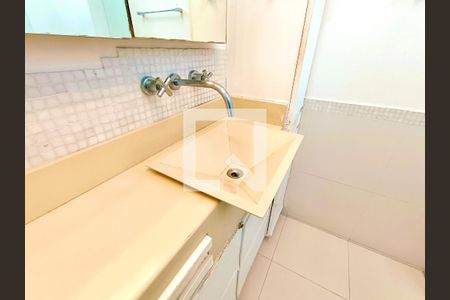 Apartamento à venda com 330m², 4 quartos e 2 vagas Apartamento à venda com 330m², 4 quartos e 2 vagasSuíte banheiro
