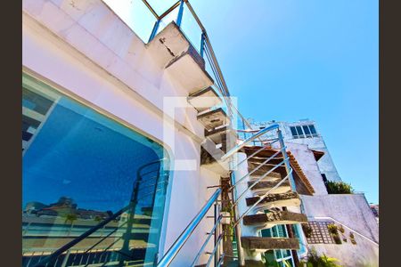 Apartamento à venda com 330m², 4 quartos e 2 vagas Apartamento à venda com 330m², 4 quartos e 2 vagasVaranda