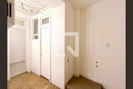 Apartamento à venda com 330m², 4 quartos e 2 vagas Apartamento à venda com 330m², 4 quartos e 2 vagasÁrea serviço