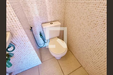 Apartamento à venda com 330m², 4 quartos e 2 vagas Apartamento à venda com 330m², 4 quartos e 2 vagasTerraço banheiro