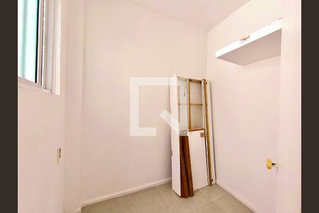 Apartamento à venda com 330m², 4 quartos e 2 vagas Apartamento à venda com 330m², 4 quartos e 2 vagasQuarto serviço