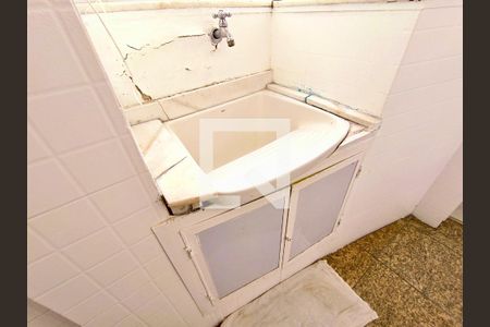 Apartamento à venda com 330m², 4 quartos e 2 vagas Apartamento à venda com 330m², 4 quartos e 2 vagasÁrea serviço