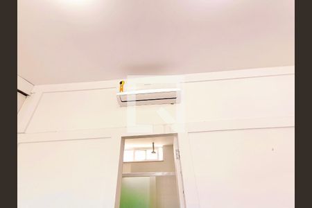 Apartamento à venda com 330m², 4 quartos e 2 vagas Apartamento à venda com 330m², 4 quartos e 2 vagasCloset