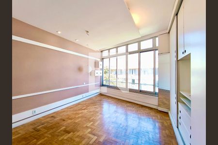 Apartamento à venda com 330m², 4 quartos e 2 vagas Apartamento à venda com 330m², 4 quartos e 2 vagasSuíte