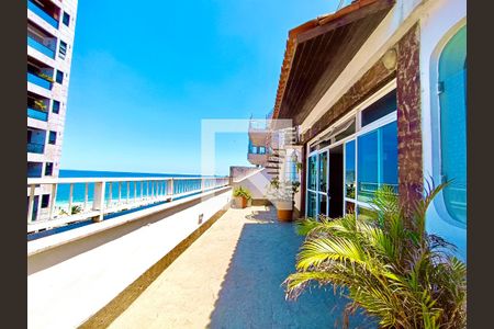 Apartamento à venda com 330m², 4 quartos e 2 vagas Apartamento à venda com 330m², 4 quartos e 2 vagasVaranda