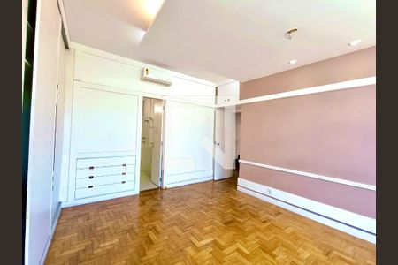 Apartamento à venda com 330m², 4 quartos e 2 vagas Apartamento à venda com 330m², 4 quartos e 2 vagasSuíte