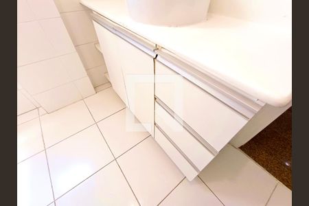 Apartamento à venda com 330m², 4 quartos e 2 vagas Apartamento à venda com 330m², 4 quartos e 2 vagasBanheiro social