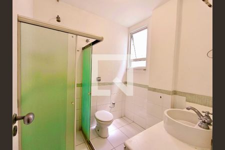 Apartamento à venda com 330m², 4 quartos e 2 vagas Apartamento à venda com 330m², 4 quartos e 2 vagasBanheiro social