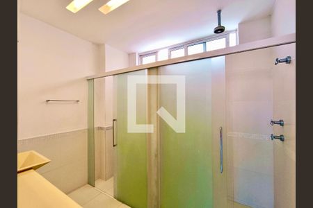 Apartamento à venda com 330m², 4 quartos e 2 vagas Apartamento à venda com 330m², 4 quartos e 2 vagasSuíte banheiro