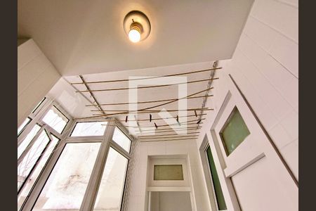 Apartamento à venda com 330m², 4 quartos e 2 vagas Apartamento à venda com 330m², 4 quartos e 2 vagasÁrea serviço