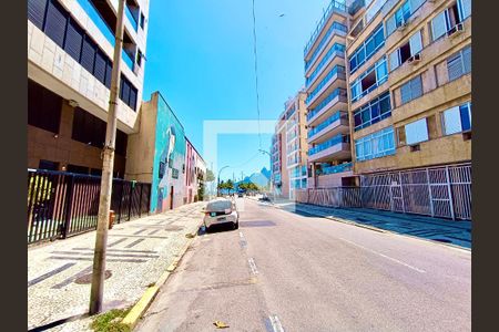 Apartamento à venda com 330m², 4 quartos e 2 vagas Apartamento à venda com 330m², 4 quartos e 2 vagasFachada com cartaz QA vista