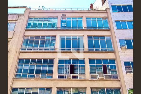 Apartamento à venda com 330m², 4 quartos e 2 vagas Apartamento à venda com 330m², 4 quartos e 2 vagasFachada com cartaz QA