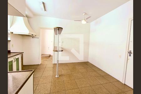 Apartamento à venda com 330m², 4 quartos e 2 vagas Apartamento à venda com 330m², 4 quartos e 2 vagasCopa/ Cozinha
