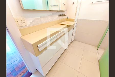 Apartamento à venda com 330m², 4 quartos e 2 vagas Apartamento à venda com 330m², 4 quartos e 2 vagasSuíte banheiro